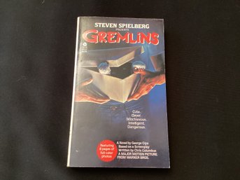 1984 Gremlins Paperback 8 Pages Of Photos From The Steven Spielberg Movie