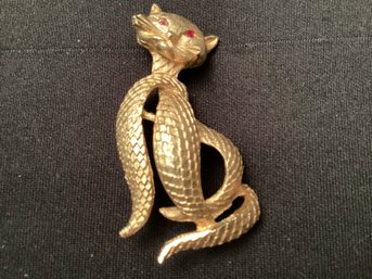 Vintage BSK Costume Jewelry Cat Pin Brooch Gold Tone Finish Rhinestone Eyes