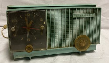 1950s Seafoam Green RCA Victor Radio Model 3RD 35