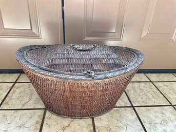 Woven Oval Basket Box With Felt Lined Interior