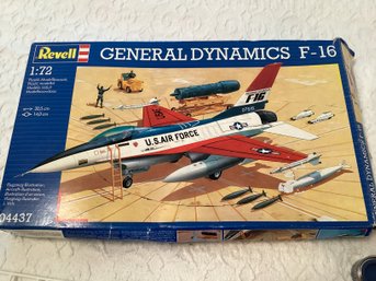 Revell General Dynamics, F 16 Fighter Airplane Model Kit  1/72 Scale