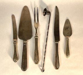 LOT OF STERLING SILVER HANDLED SERVING PIECES AND A CANDLE SNUFFER