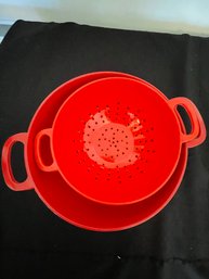 2 Hard Plastic Colanders, Different Sizes