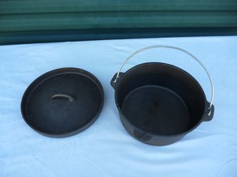 Cast Iron 10' Pot With Lid