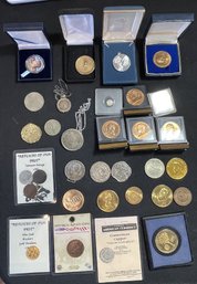 LOT OF COMEMORATIVE COINS, MINI COINS, AND TOKENS