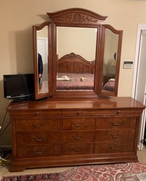 Thomasville Triple Dresser With Trifold Mirror