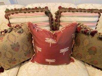 Set Five Decorative Pillows