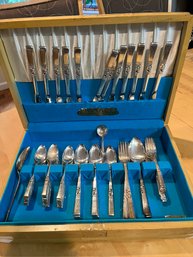 Tudor Plate By Oneida Complete Set Of Silver Plated Utensils In Box