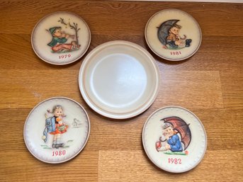 Goebel Collectors Club Annual Plate 1979 To 1982 With Plain Goebel Platter