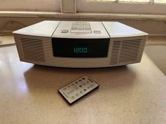 White Bose Wave Radio / CD Player With Remote