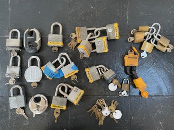 20 PLUS Locks With Keys