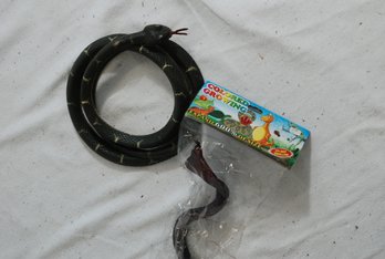 Set Of 2 Rubber Snakes