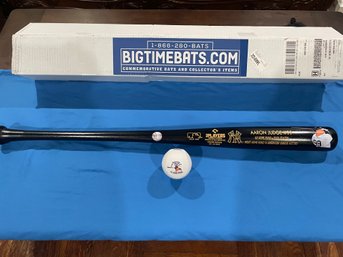 2022 Aaron Judge Official 62 Home Run Limited Edition Commemorative Bat And Ball   Numbered 651/2022