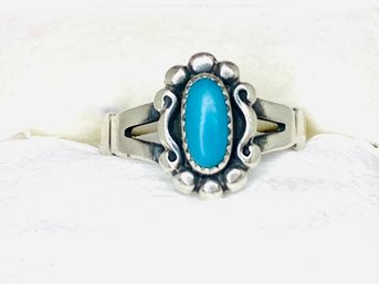 Vintage Sterling Silver Turquoise Ring (Approximately 2.1 Grams)