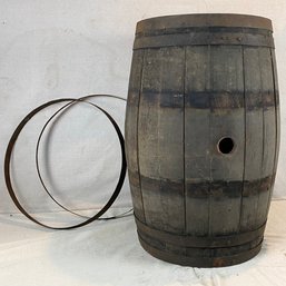 Wooden Barrel With Lid And Metal Rings