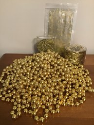 Gold Lot - Lots Of Christmas Tree Garland, Ornaments And Cookie Bags