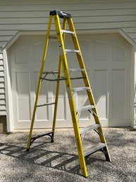 HUSKY 8FT YELLOW FIBERGLASS LADDER