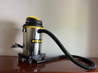 Lightweight Stanley 2.8HP Wet / Dry Vacuum