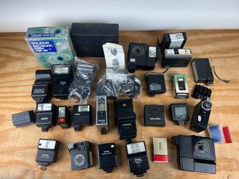 Lot Of 31 Vivitar, Minolta, Kinetic, Argus, DeJUR Film Electronic Flash Units