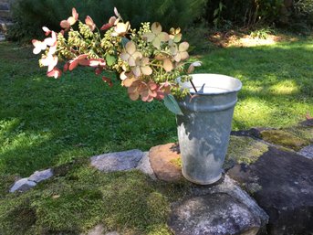 VINTAGE GALVANIZED METAL FLOWER SHOP OR GARDEN FLOWER BUCKET CONTAINER