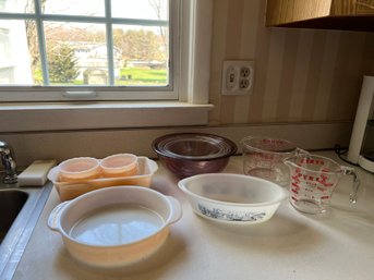 Group Of Collectible Kitchen Ware By Pyrex, Fire King & More