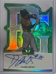 2014 Leaf Valiant Daniel Reyes Autographed Die-Cut Silver Refractor Card #PGV-DRI