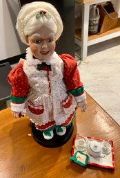 DANBURY MINT COLLECTIBLE  Mrs.  Claus & Teaset