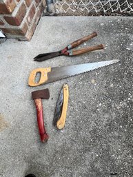 Hand Tools For The Gardener