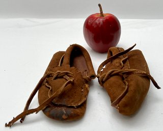 VINTAGE CHILD'S LEATHER INDIAN MOCCASSINS: Native American Suede Fringed Shoes, Toddler