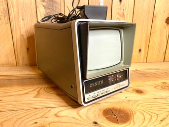 Retro Zenith Portable Tv/ Radio