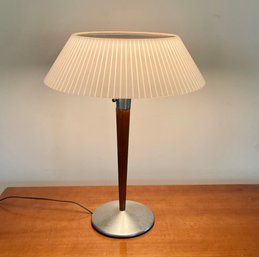 Mid Century Gerald Thurston Designed Table Lamp By Lightolier