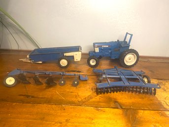 Vintage ERTL Ford 7710 Blue Farm Tractor With Rops  And Extras