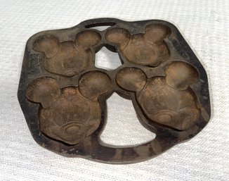 Vintage Lodge Cast Iron Disney Mickey Mouse Baking Mold