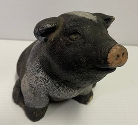 Resin Sitting Pig Garden Statue