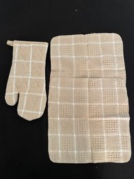 Beige Oven Mitt And Matching Towels Set