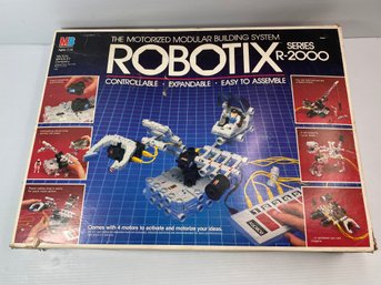 Milton Bradley 1985 Vintage  Motorized Modular Building System Robotix Series R-2000