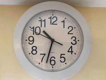 Round Battery Operated Clock