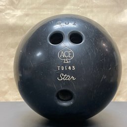 A Vintage Mens Bowling Ball  15.6 Lb Made By Ace