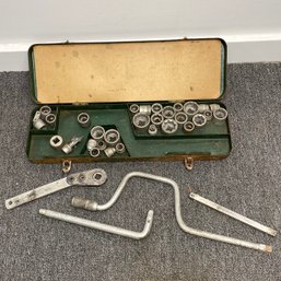 Indestro Socket Wrenches With Vintage Metal Box