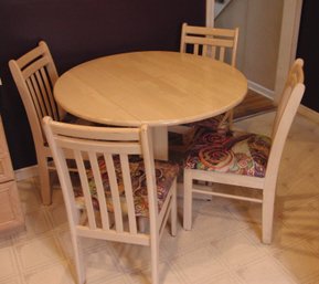 Drop Leaf Pine Table With 4 Chaiirs