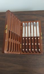 SET OF 6 SERRATED KNIVES WITH WOODEN STORAGE CASE