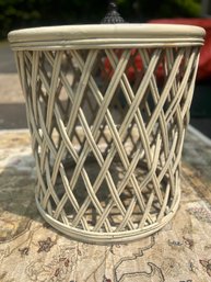 Round Outdoor Table With Lattice Sides