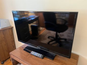 Samsung 32 Inch TV With Remote