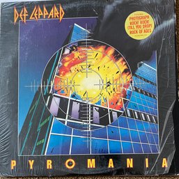 DEF LEPPARD -  Pyromania  - LP VINYL - Mercury Records 810 308-1- SHRINK