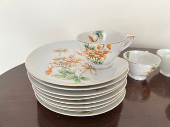 Lily Pad Shaped Plates With Cups