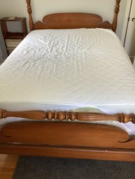 Lovely Full Size Pineapple Post Bed Vintage