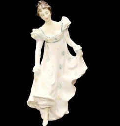 Vintage Royal Doulton 7 1/4' Figurine MINUET HN 2019