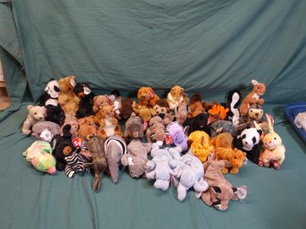 Lot Of 39 North American Animal Beanie Babies, And Animals Of The Wild