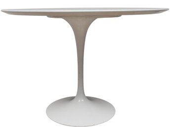 Vintage Eero Saarinen Tulip Round Dining Table For Knoll