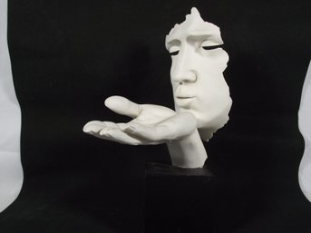 TMS Vitruvian Collection - Blowing A Kiss Sculpture